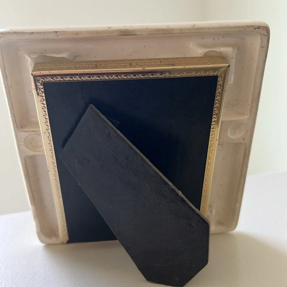 Yosemite National Park Heart-Shaped Photo Frame Cream